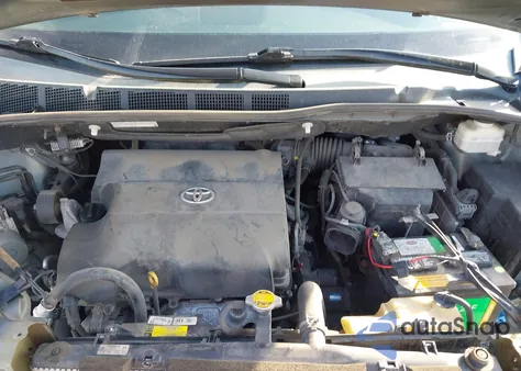 2014 Toyota Sienna Xle V6 8 Passenger z USA, uszkodzony, nr VIN 5TDYK3DC8ES424579